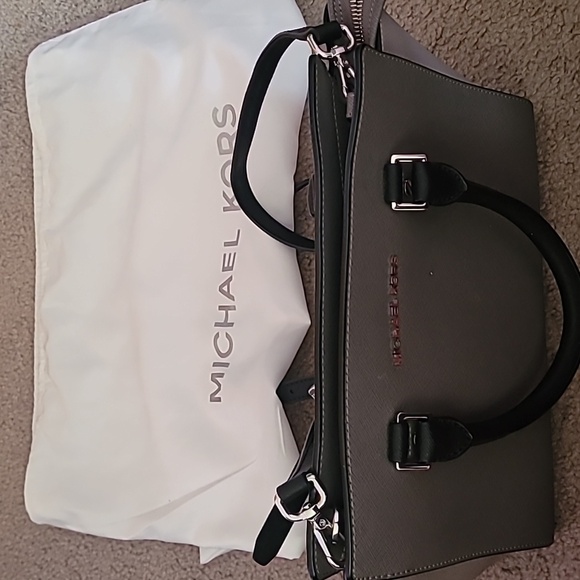 Michael Kors purse - Picture 4 of 4